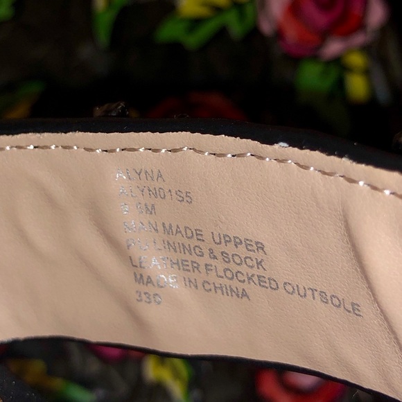 Betsy Johnson Sandals - Picture 4 of 7